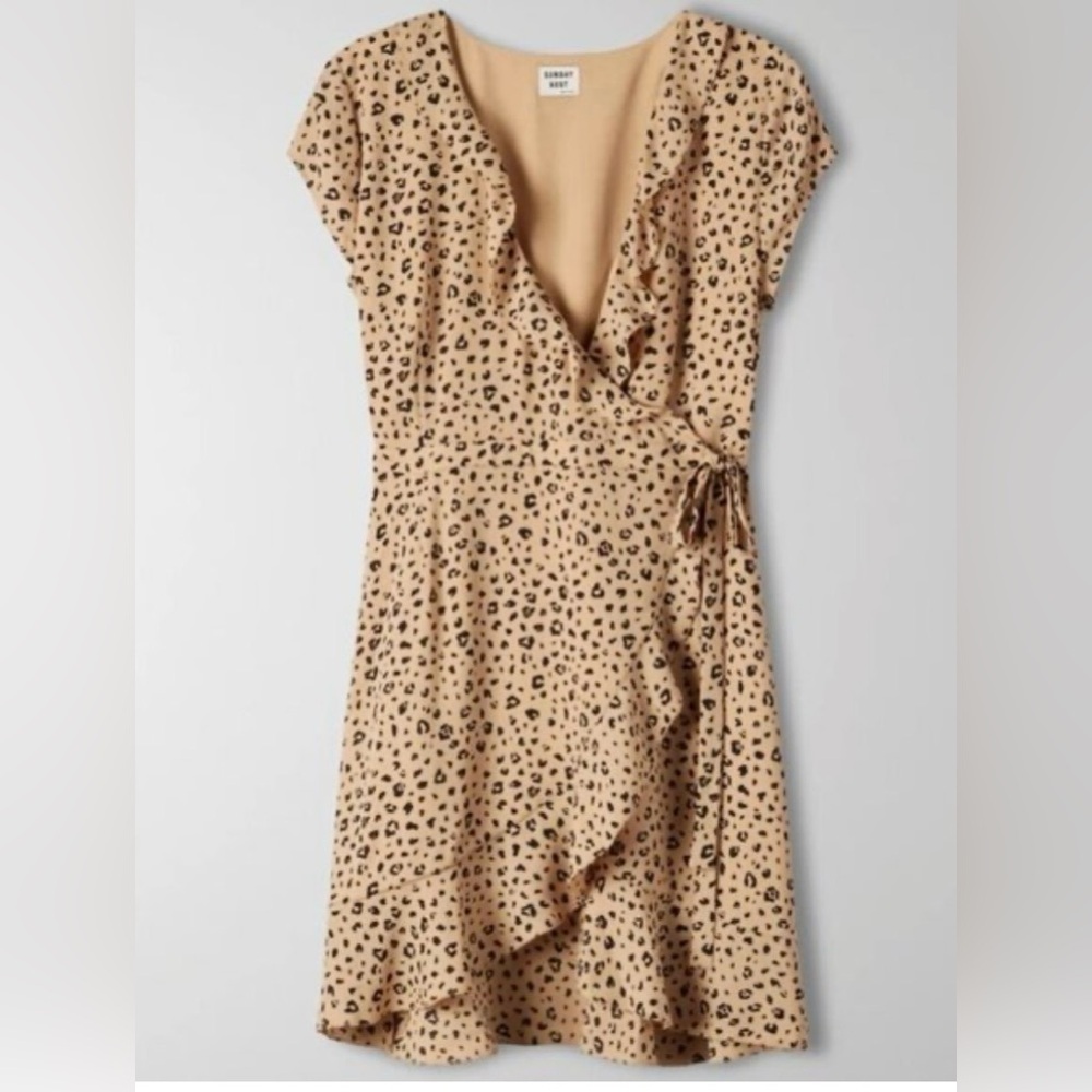 Aritzia Sunday Best Savoy Wrap Dress in size 2 - Picture 1 of 9